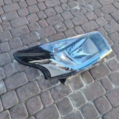Lampa przód przednia prawa EUROPA Opel Vivaro B Trafic III 260109424R