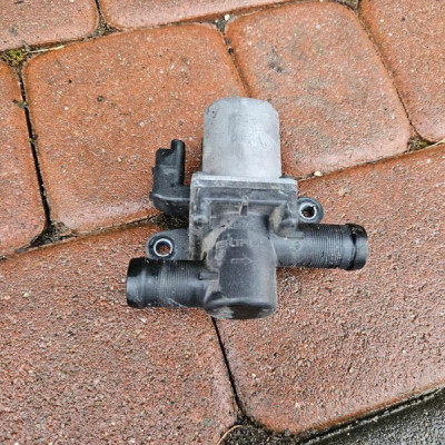 Pompka obiegowa wody pompa LIFT 2.0D Vivaro B Trafic III Talento 212309316R