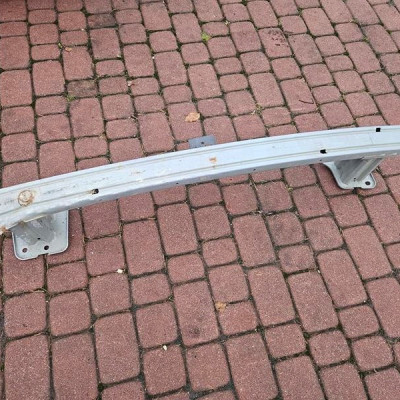 Belka przód przednia zderzaka wzmocnienie Vivaro B Trafic III Talento