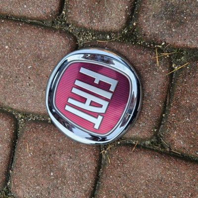 Znaczek logo klapy tył tylne FIAT emblemat Vivaro B Trafic III Talento