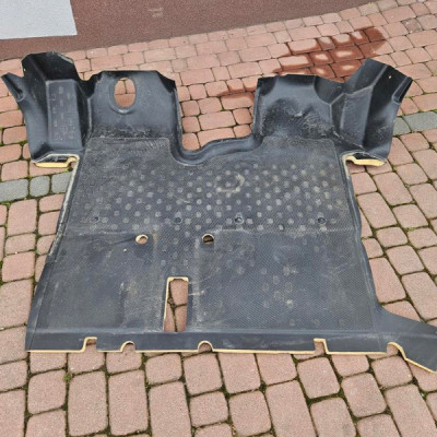 Dywan wykładzina podłoga przód EUROPA Vivaro B Trafic III Talento