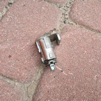 Uchwyt bębenek zamka kluczyka regla cięgno Vivaro B Trafic III Talento