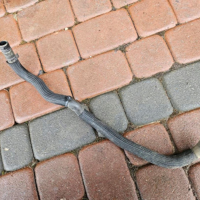 Przewód wody rura wąż LIFT 2.0D Vivaro B Trafic III Talento 215173827R