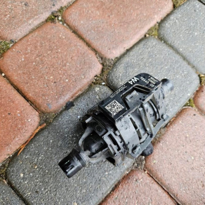 Pompka obiegowa wody pompa LIFT 2.0D Vivaro B Trafic III Talento 212001517R