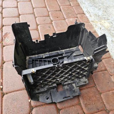 Podstawa akumulatora obudowa Talento Vivaro B Trafic III 244460003R