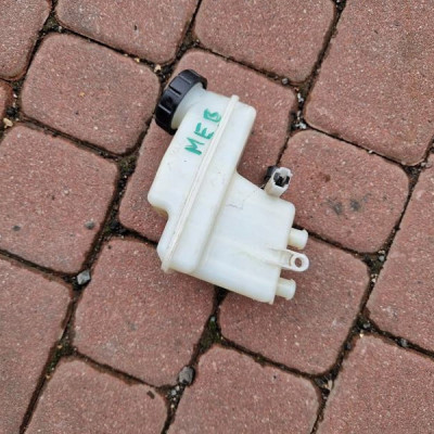 Zbiorniczek płynu hamulcowego serwa Opel Meriva B