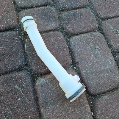 Rurka wlewu spryskiwaczy płynu Opel Meriva B 13250463