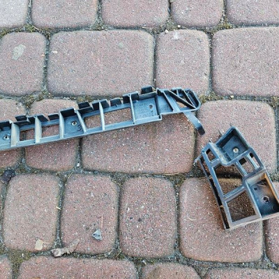 Ślizg tył tylny lewy zderzaka Opel Meriva B 13268252