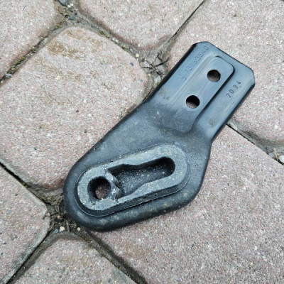 Uchwyt mocowanie chłodnic prawe wspornik Opel Meriva B 13153540