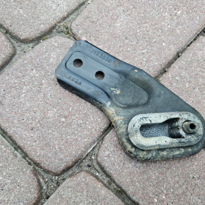Uchwyt mocowanie chłodnic lewe wspornik Opel Meriva B 13153539
