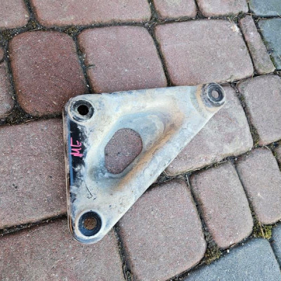 Uchwyt mocowanie wspornik sanek kołyski Opel Meriva B