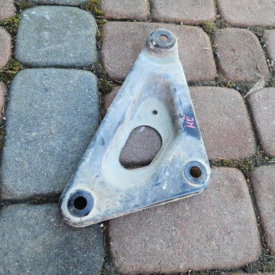 Uchwyt mocowanie wspornik sanek kołyski Opel Meriva B