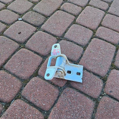 Zawias zawiasy drzwi przód przednie lewy lewe Opel Meriva B