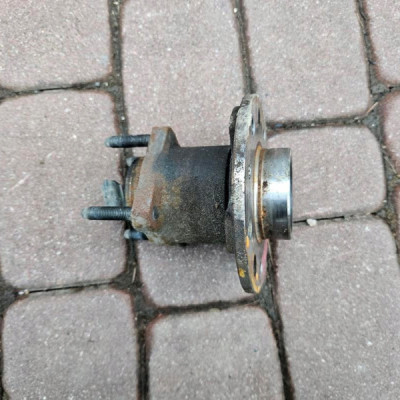 Piasta łożysko zwrotnica czujnik ABS IGŁA Opel Meriva B