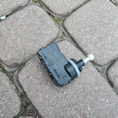 Silniczek regulacji lamp reflektora Opel Meriva B