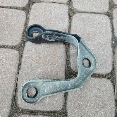 Uchwyt wspornik belki tył tylnej mocowanie Opel Meriva B