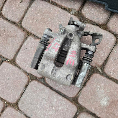 Zacisk tył tylny lewy LINKA reczny jażmo Opel Meriva B