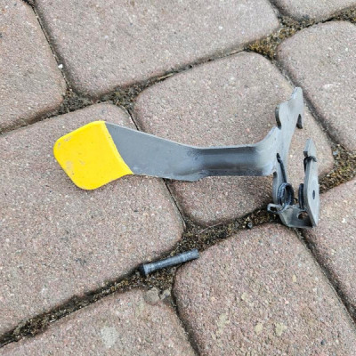 Rygiel maski mocowanie zamek otwieranie sprężyna uchwyt Opel Meriva B