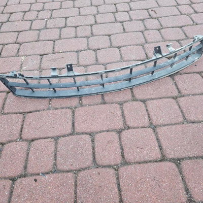 Kratka środkowa zderzaka przód przednia Opel Meriva B 13378395