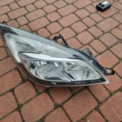 Lampa przód przednia prawa EUROPA LIFT Opel Meriva B 13372320