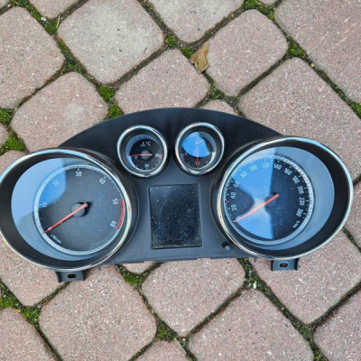 Licznik europa zegary 2.0CDTI Opel Insignia 13333344