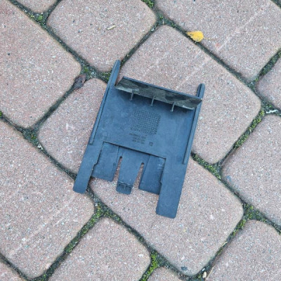 Mocowanie podgrzewacza swiec akumulatora Opel Insignia 13243606