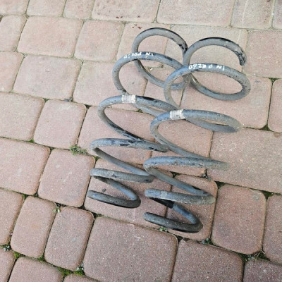 Sprężyna przód przednia amortyzatora Opel Insignia ozn. FW