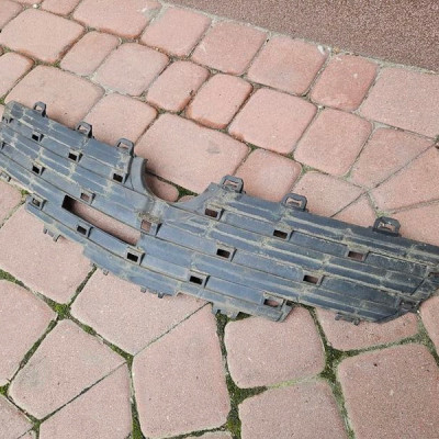 Obudowa zaslepka grilla chłodnic przysłonka Opel Insignia 13336307