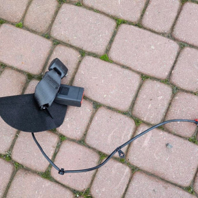 Zapinka pasa kanapy tył tylna wpinka czujnik Opel Insignia B 39220756