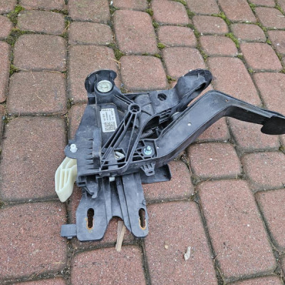 Pedał pedaly manual sprzęgła europa Opel Insignia B 84201824