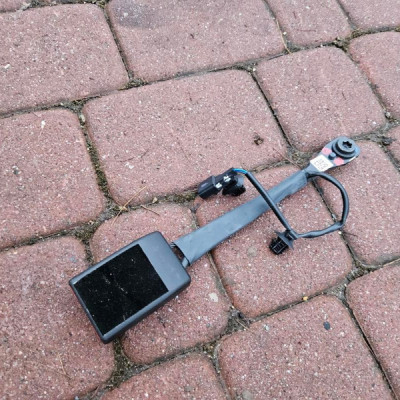 Zapinka pasa wpinka fotela Opel Insignia B 39238221