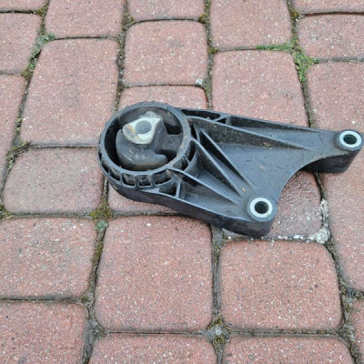 Poduszka łapa silnika poduszka Opel Astra J IV 13248599