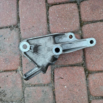 Poduszka łąpa silnika poduszka 1.4 Opel Astra J IV 13248661