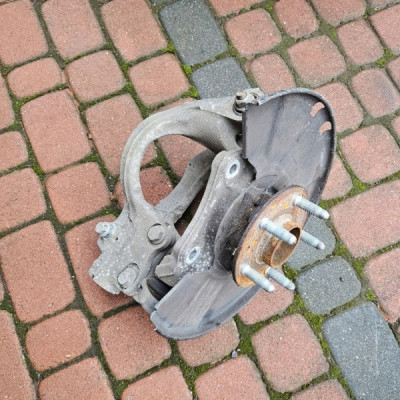 Zwrotnica przód prawa Opel Insignia OPC 13252041