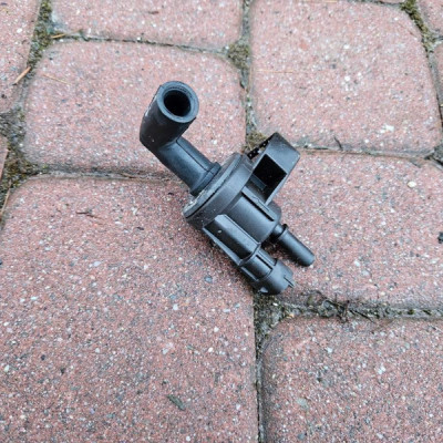 Zawór paliw par 1.2 1.4 Opel Astra J IV 55566514