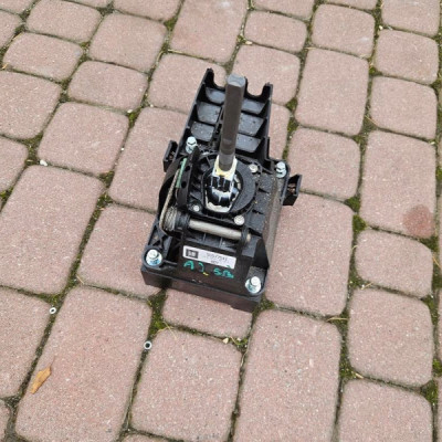 Lewarek zmiany biegów 5 biegów Opel Astra J IV 55577541