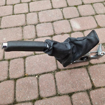 Dzwignia hamulca recznego europa Opel Astra J IV 13351282