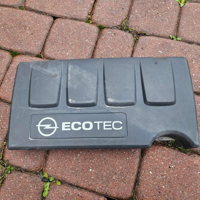 Obudowa pokrywa silnika 1.4 1.2 1.6 Opel Astra J IV 55561431