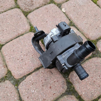 Pompka obiegowa wody 1.5DCI Renault Captur II 2 210118431R