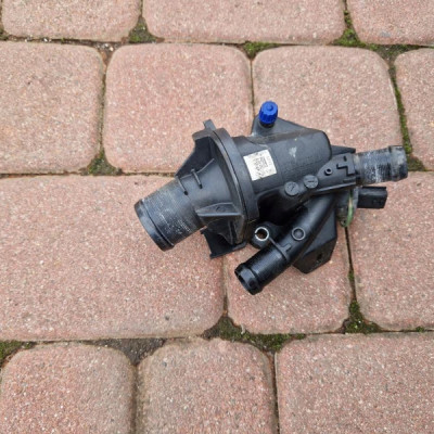 Obudowa termostatu termostat Movano Master 2.3DCI 110604371R