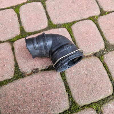 Spinka rury intercoolera intercooler opaska 1.2T Opel Astra K 39172853