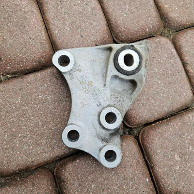 Uchwyt mocowanie wspornik skrzyni biegów 1.5D Opel Astra K 42496587