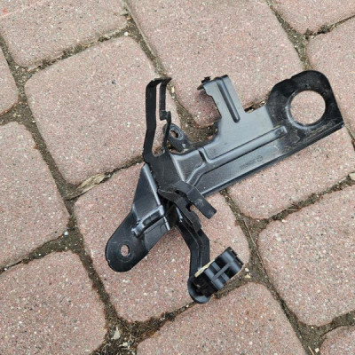 Uchwyt mocowanie wspornika zbiorniczka wyrównawczego Opel Astra K 39206999