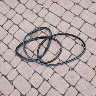 Uszczelka drzwi drzwiowa wokół drzwi lewy tył kombi Opel Astra K