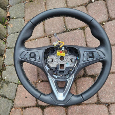 Kierownica skóra skórzana podgrzewana multifunkcja Opel Astra K A34