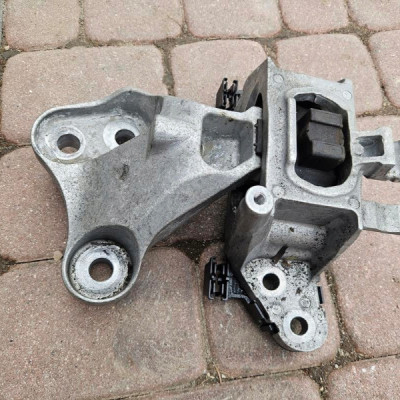 Poduszka łapa silnika 1.4T automat Opel Astra K 39176565