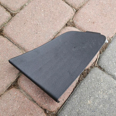 Zaślepka bagaznika klapy kombi prawa Opel Astra K 13432053