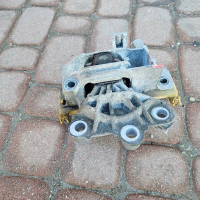 Łapa poduszka silnika 1.2T Opel Astra K 42496542 USZKODZONA