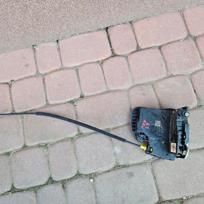 Zamek drzwi lewy przód Opel Astra K Insignia B 13533588