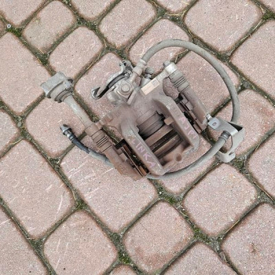 Zacisk tył tylny LINKI prawy jażmo Opel Astra 4 IV J Zafira C 13407162